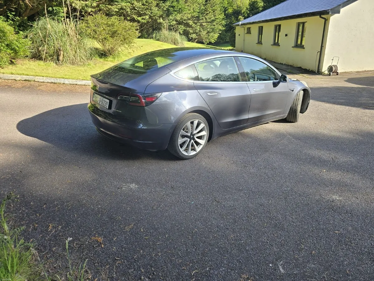 Tesla Model 3 Dual Motor AWD Long Range - Image 5