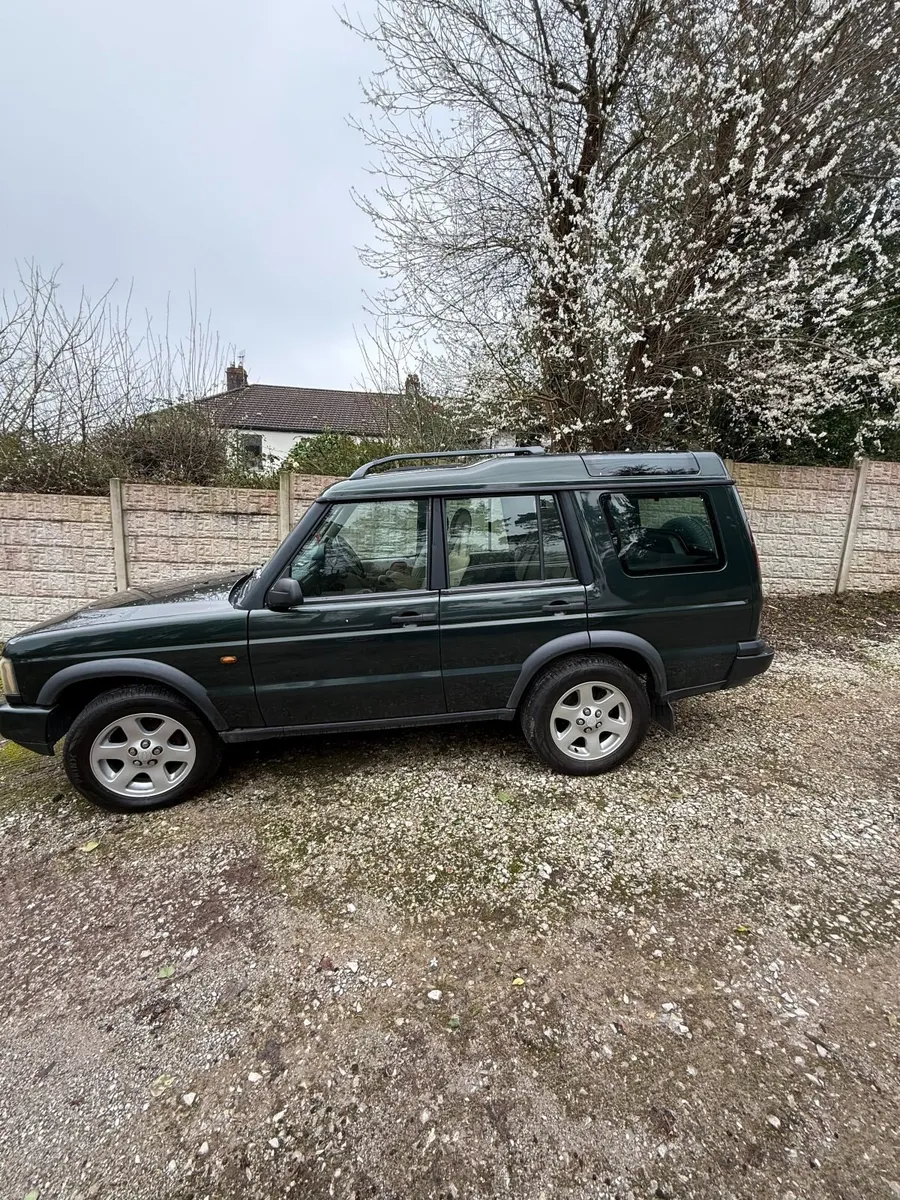 Land Rover Discovery 2003 - Image 1