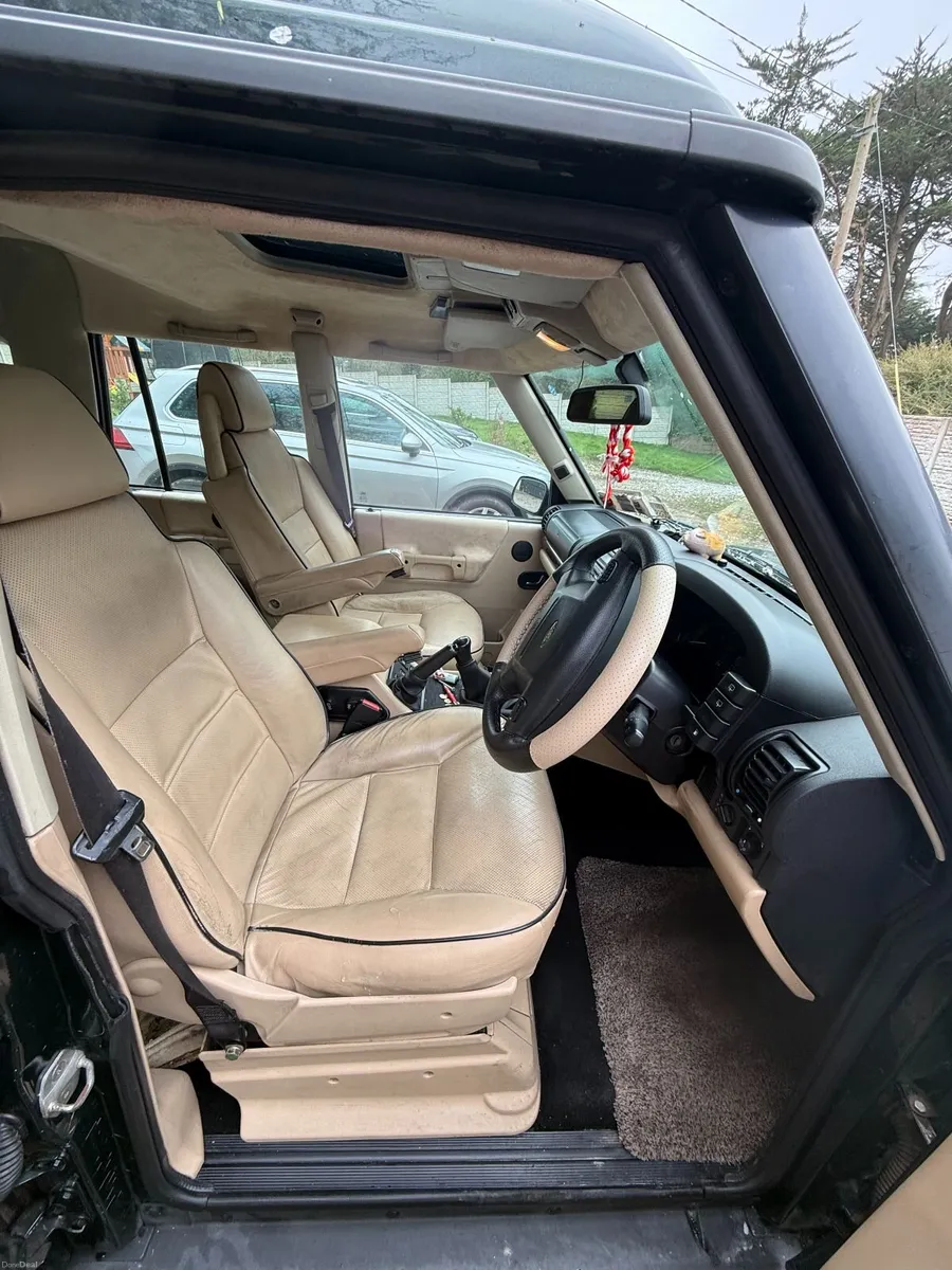 Land Rover Discovery 2003 - Image 2