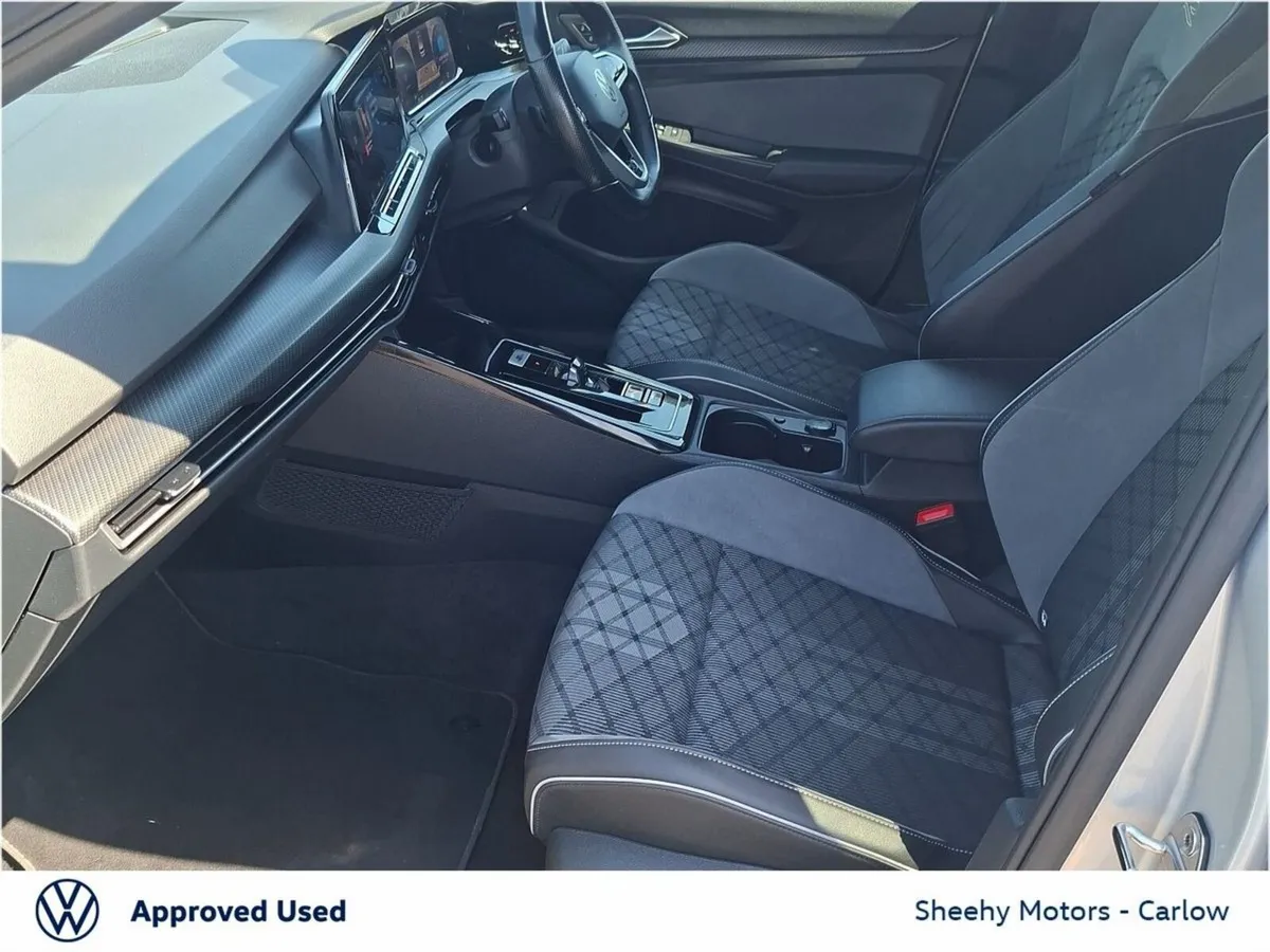 Volkswagen Golf 2.0TDI RLINE DSG 5DR - Image 4