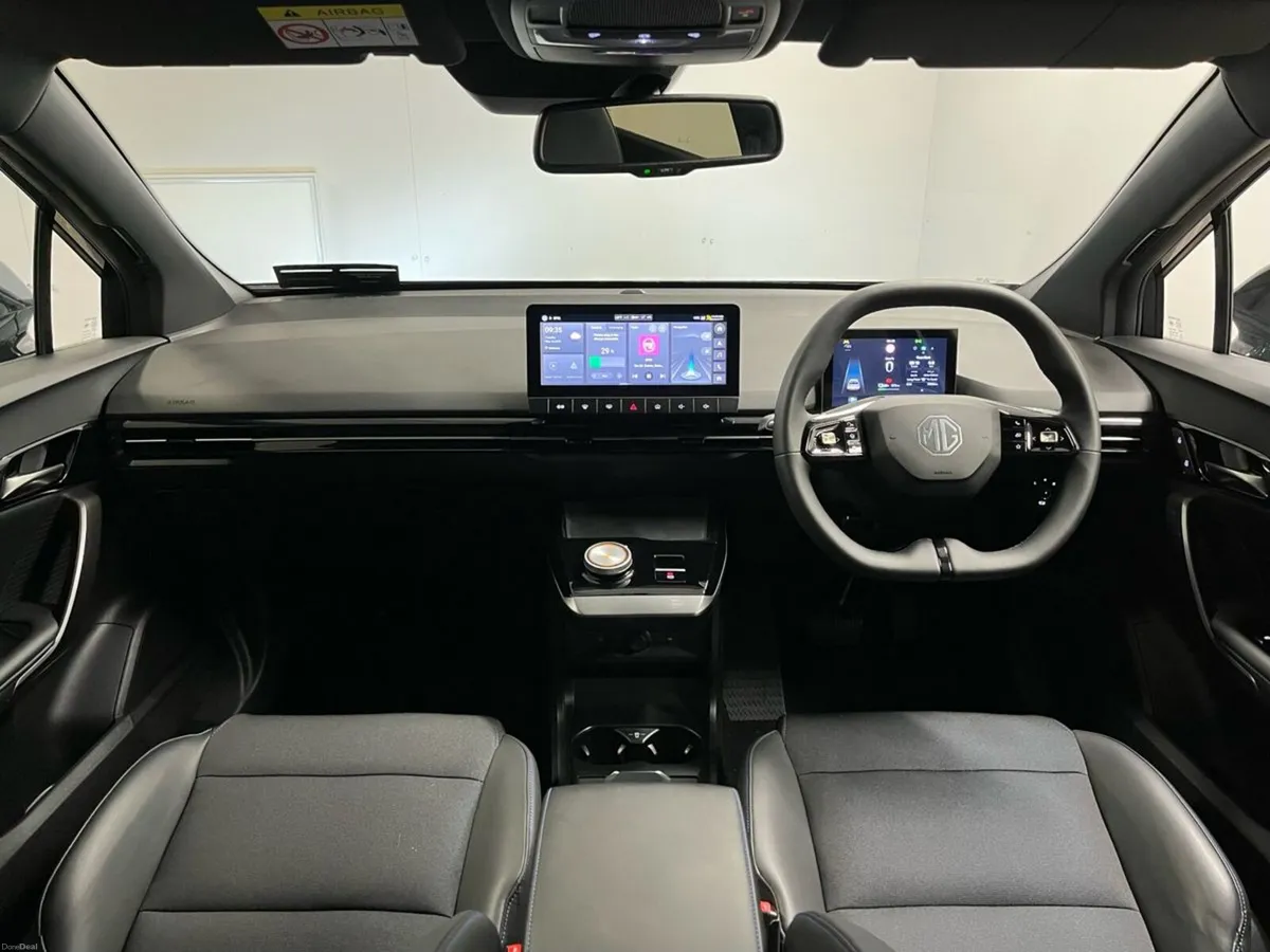MG MG4 Exclusive 64kWh Long Range 203BHP - Reversi - Image 4