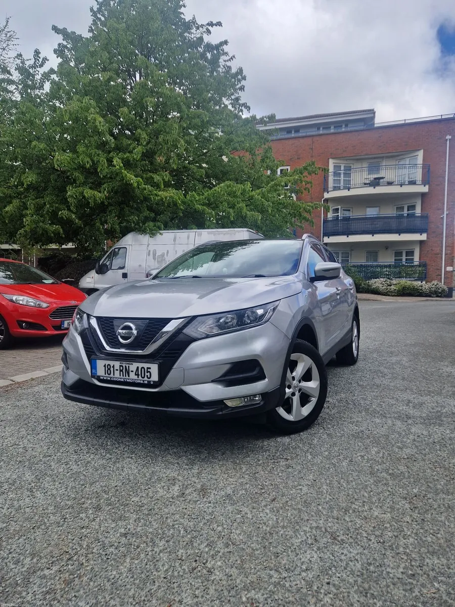 NISSAN QASHQAI 1.5 SV 18 4DR w sun roof - Image 1