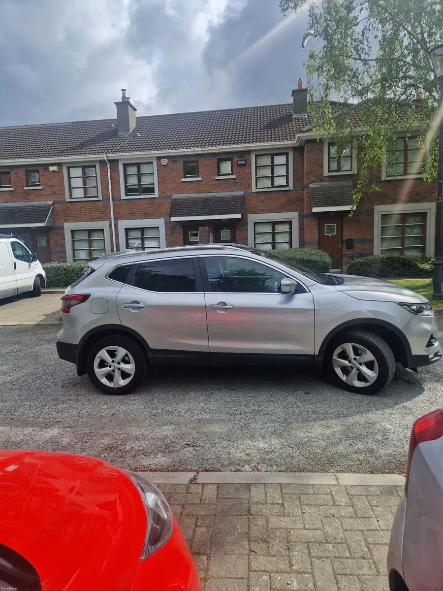 NISSAN QASHQAI 1.5 SV 18 4DR w sun roof - Image 3