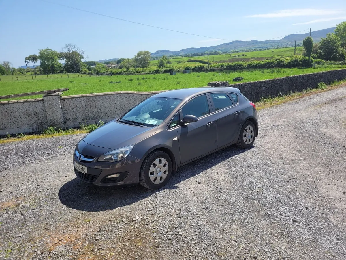 Opel Astra 2015 - Image 1