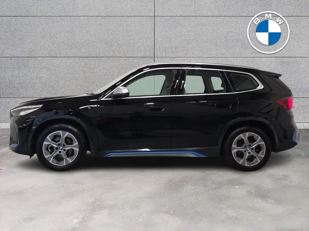 BMW iX1 xDrive30 xLine - Image 4