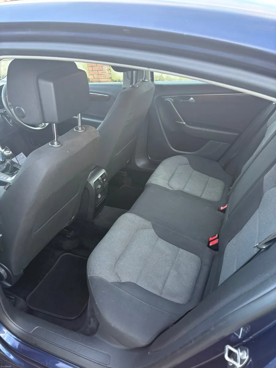 Volkswagen Passat 2012 - Image 4