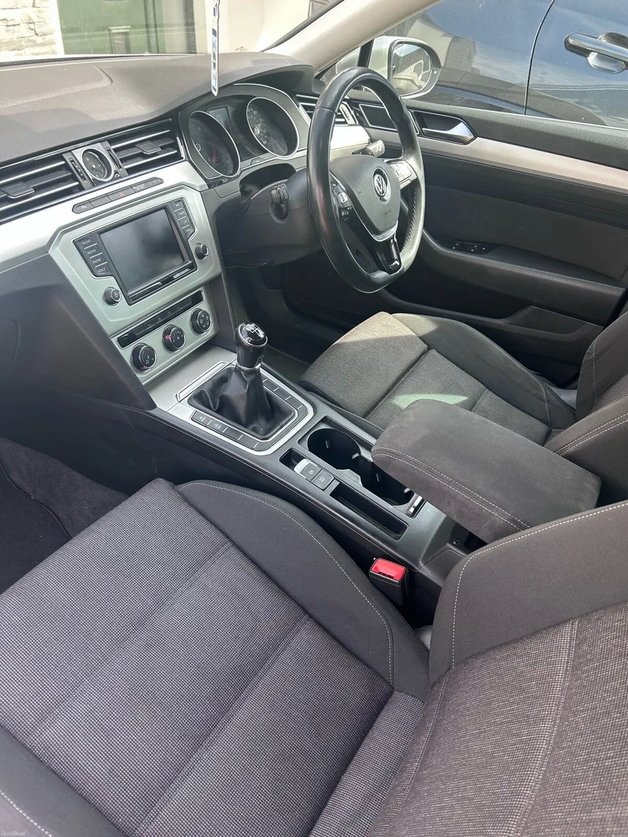 2016 VW Passat 2.0 TDI Business 150BHP - Image 4