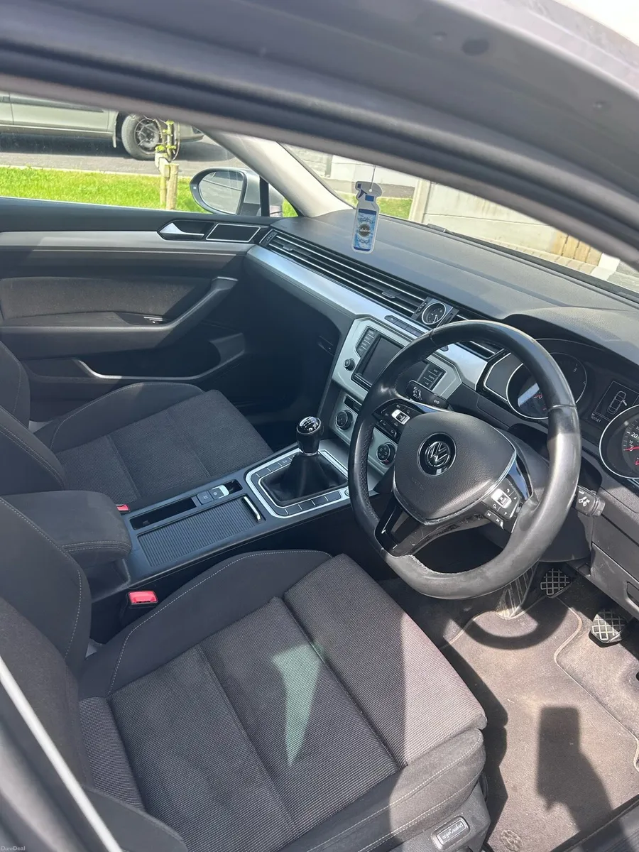 2016 VW Passat 2.0 TDI Business 150BHP - Image 3