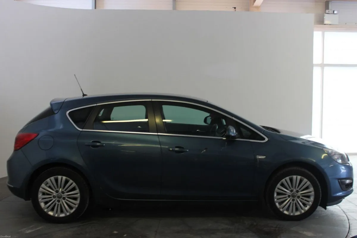 Opel Astra 1.6 CDTI 110PS Excite - Image 2