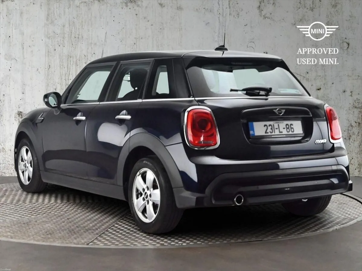 Mini Cooper 5-Door Cooper Classic - Image 2