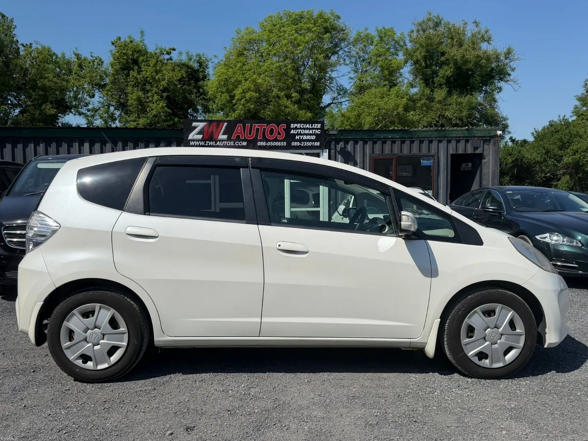11 HONDA FIT HYBRID - Image 5