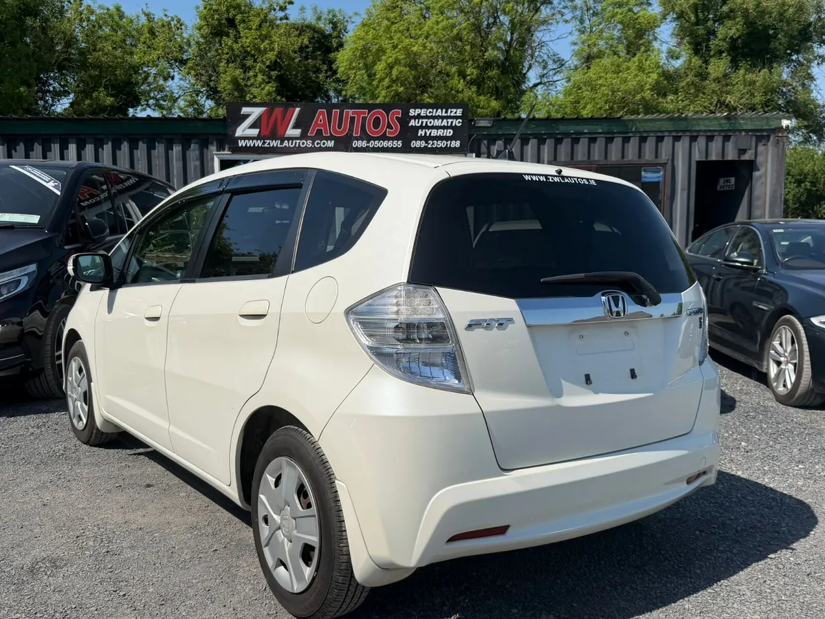 11 HONDA FIT HYBRID - Image 6