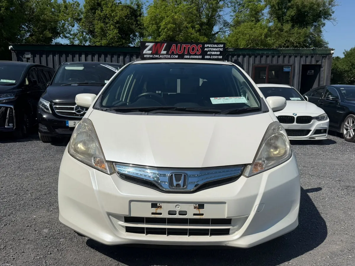 11 HONDA FIT HYBRID - Image 3