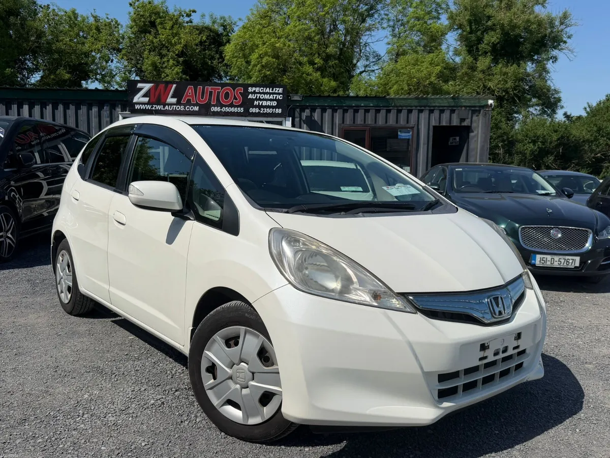 11 HONDA FIT HYBRID - Image 2