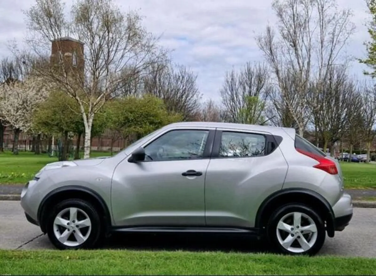 2011 Nissan Juke - Image 2