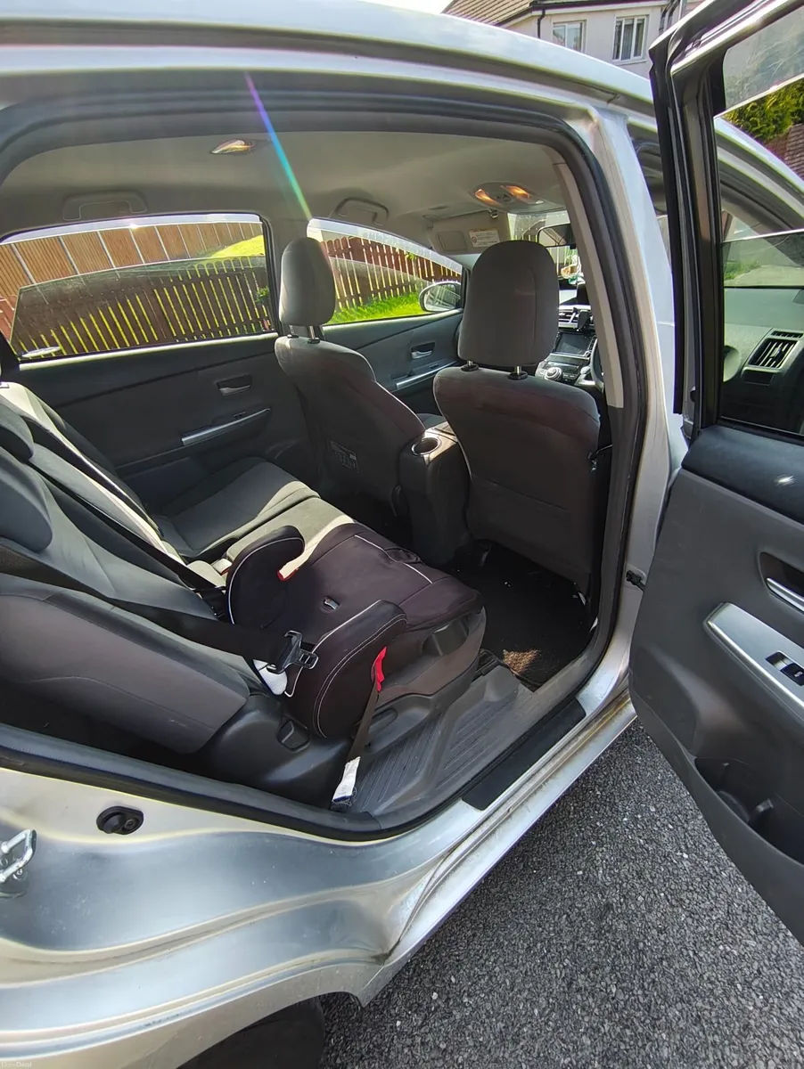 Toyota Prius 2013 7 seater - Image 4