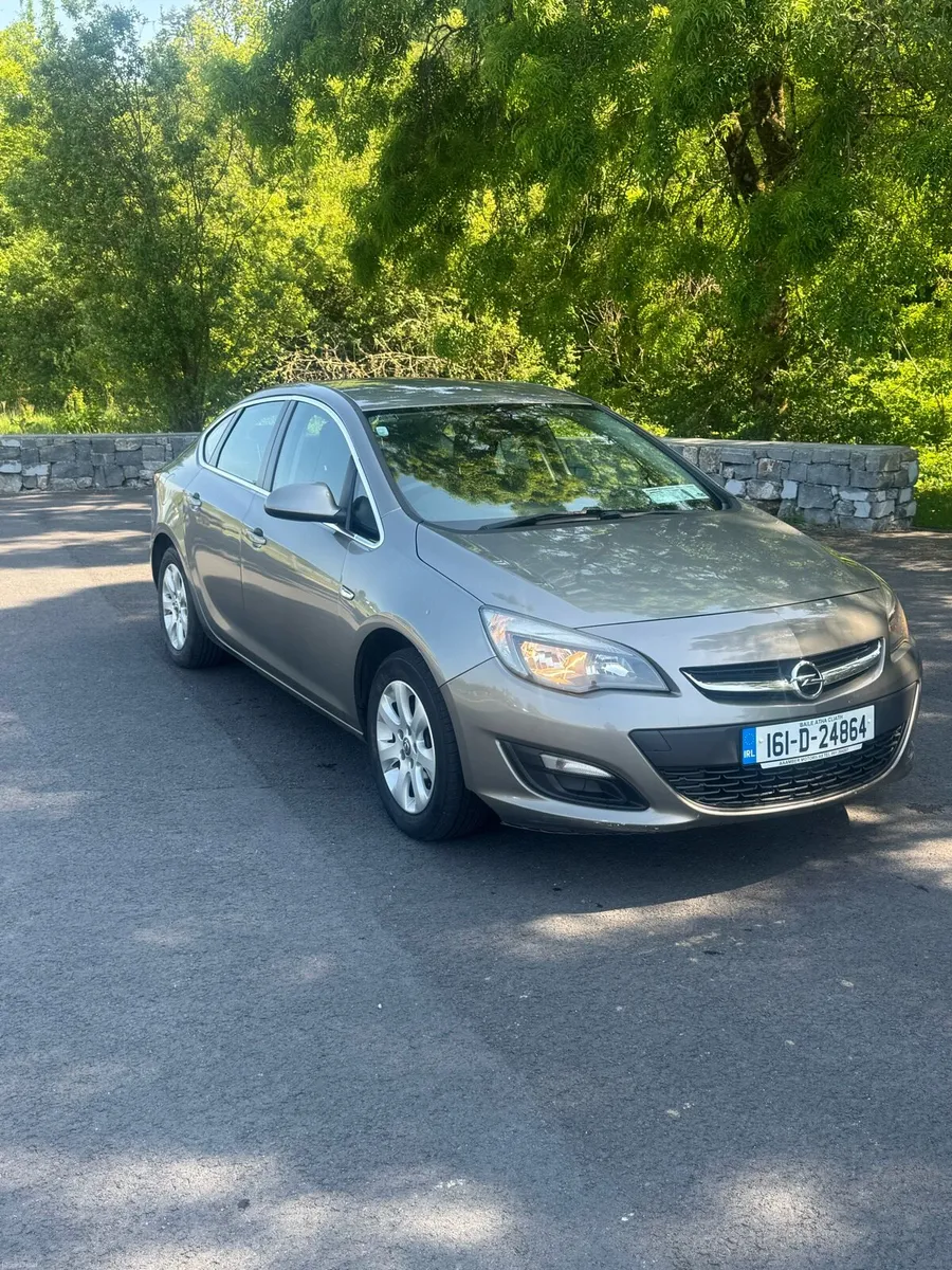 Opel Astra Saloon 1.6 - Image 2