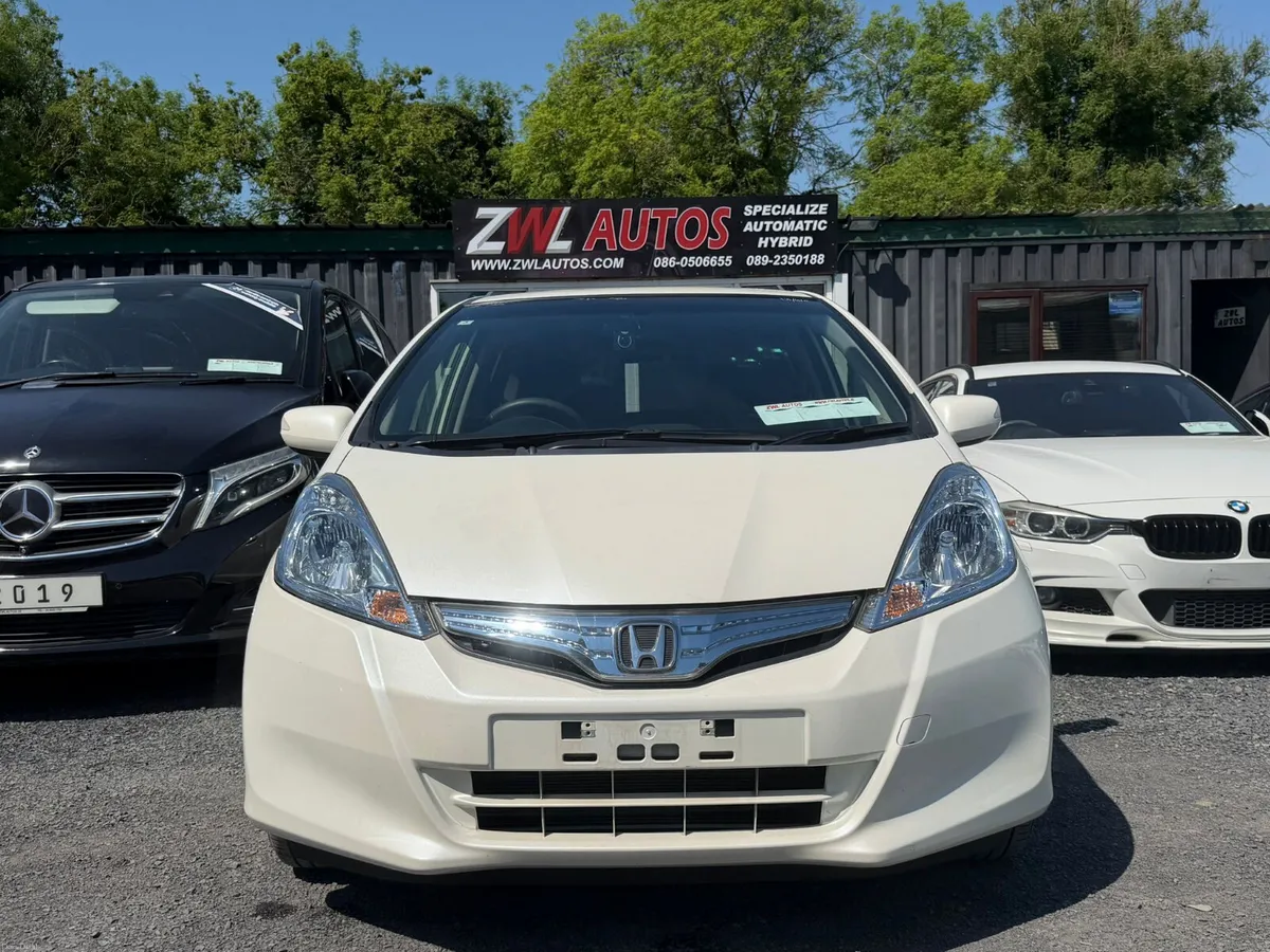 12 HONDA FIT HYBRID - Image 1