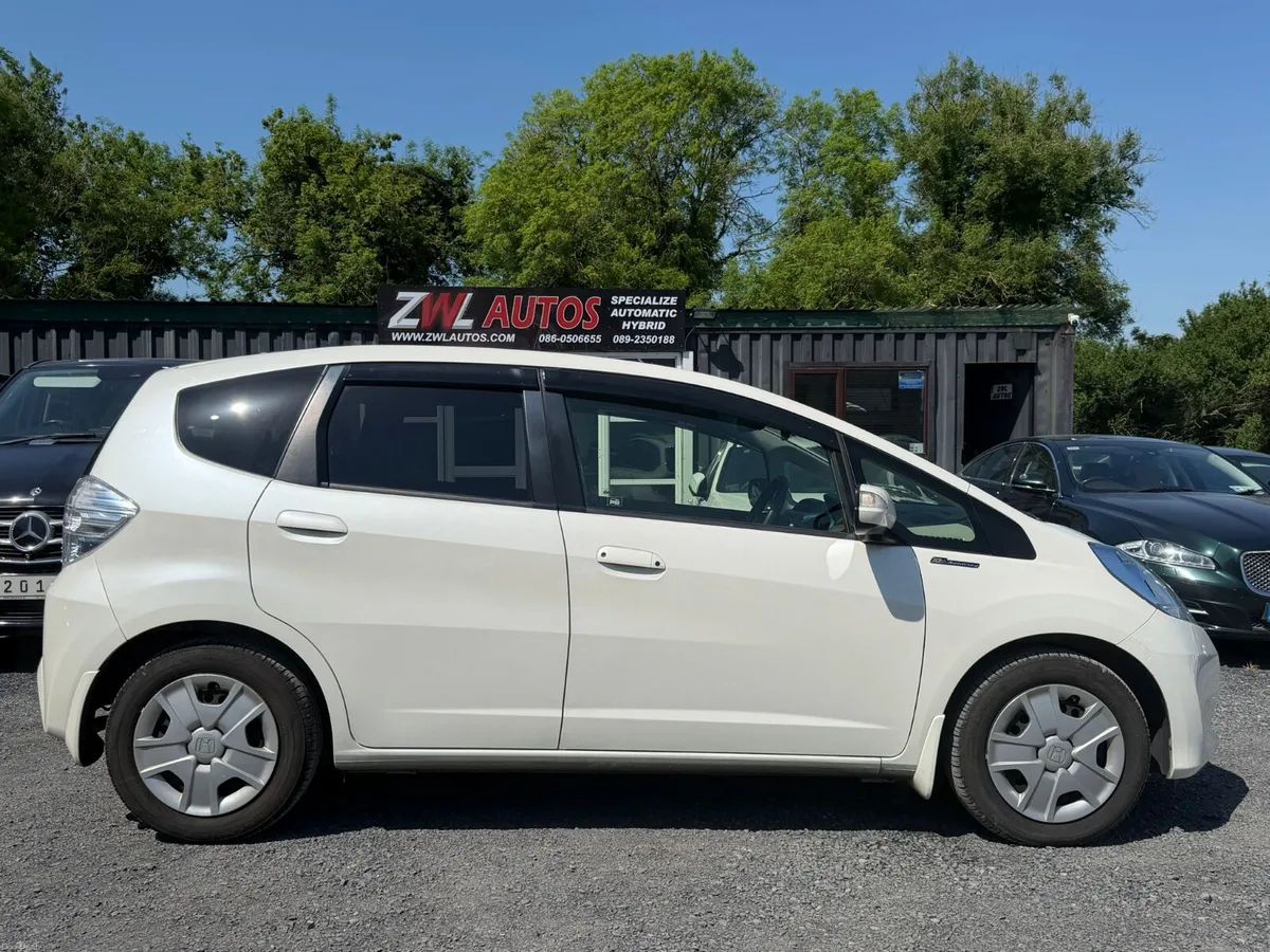 12 HONDA FIT HYBRID - Image 5