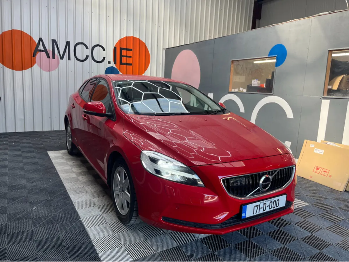 Volvo V40 2017 VOLVO V40 D4 2.0 AUTOMATIC / CRUISE - Image 1