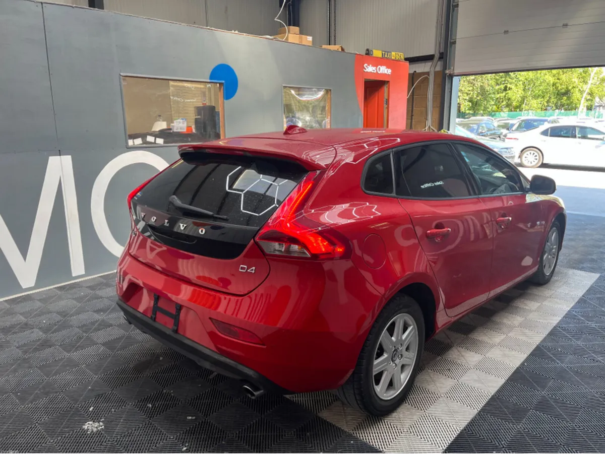 Volvo V40 2017 VOLVO V40 D4 2.0 AUTOMATIC / CRUISE - Image 2