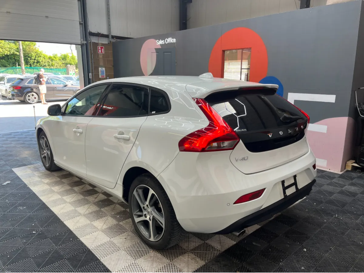 Volvo V40 2017 VOLVO V40 2.0 AUTOMATIC / CRUISE CO - Image 4