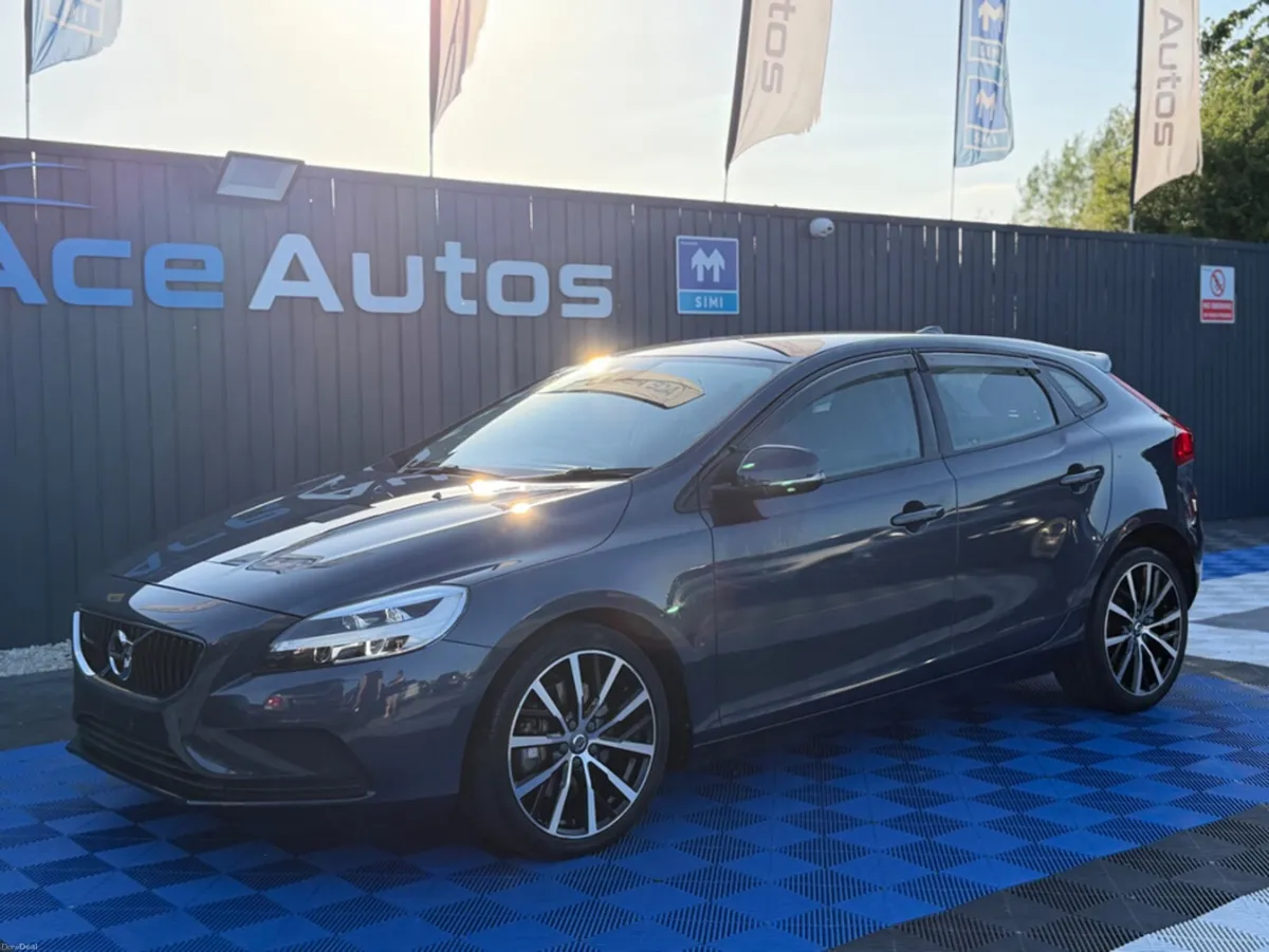 Volvo V40 D4 MOMENTUM - 2.0L DIESEL - AUTO - 12M W - Image 3