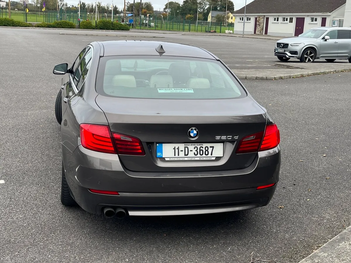 BMW 5-Series 2011 - Image 4
