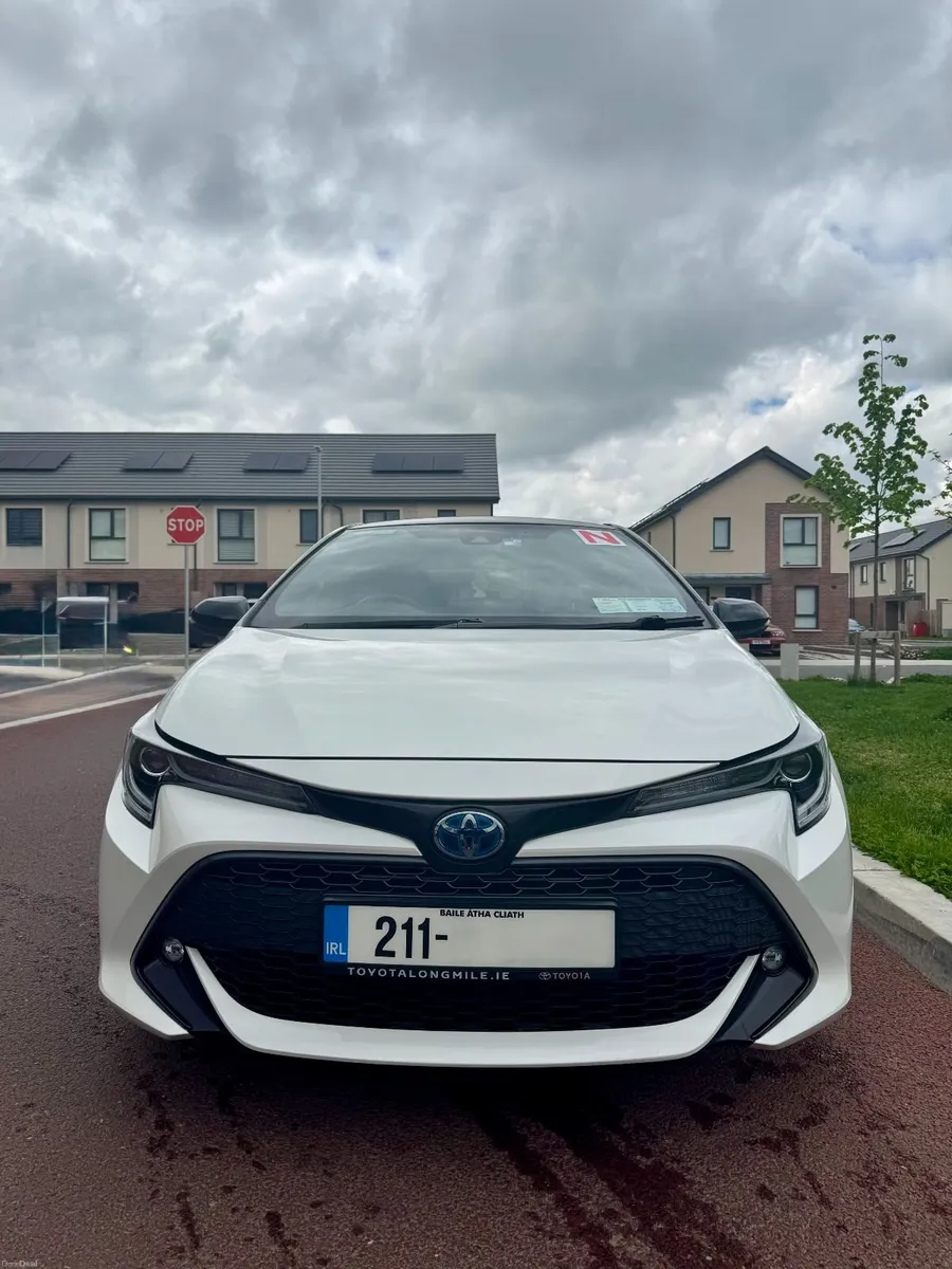 Toyota Corolla Luna Sport 1.8 Hybrid Auto - Image 2