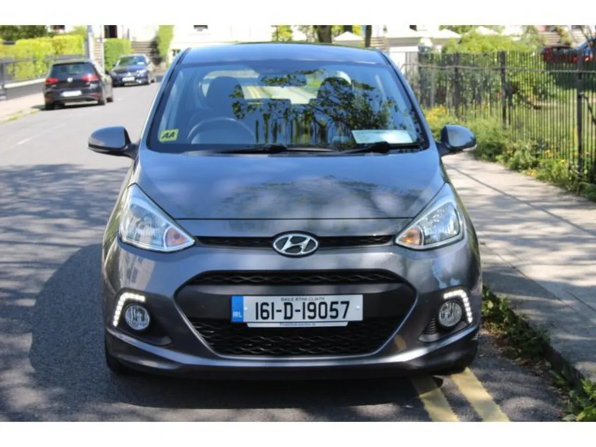 Hyundai i10 Deluxe 5DR - Image 4