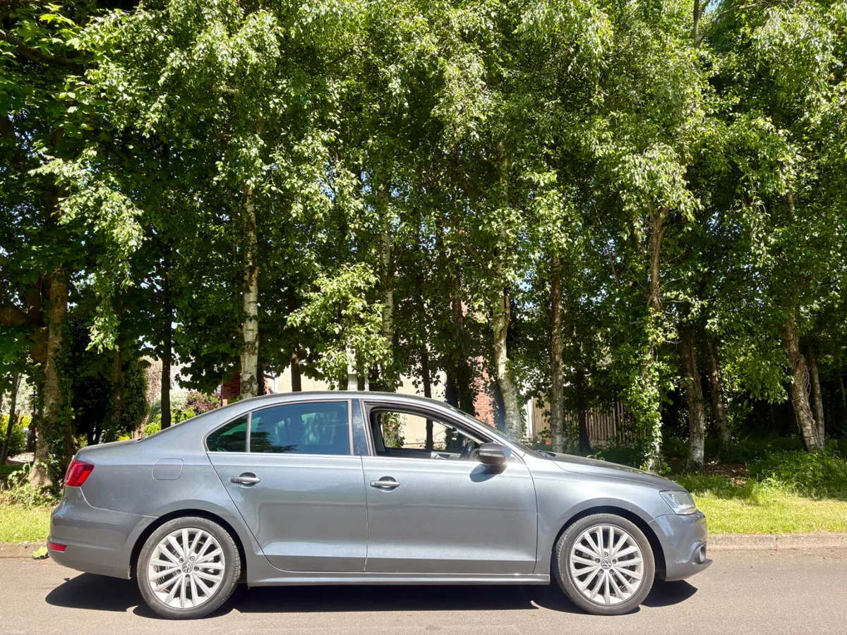 2014 Volkswagen Jetta Highline 1.6 tdi low kms - Image 2