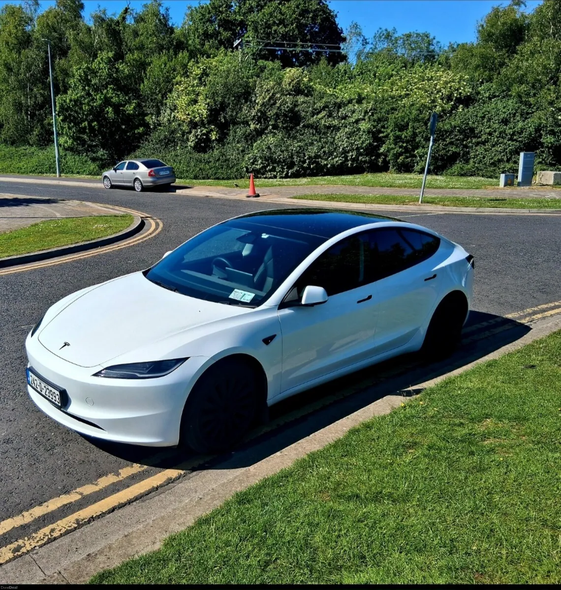 Tesla model 3 RWD (242) - Image 3