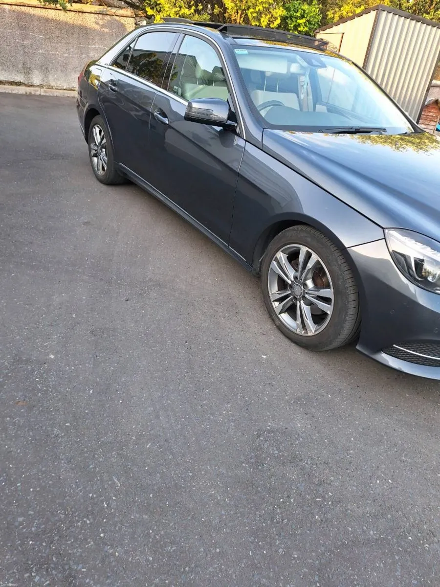 Mercedes E220 - Image 2
