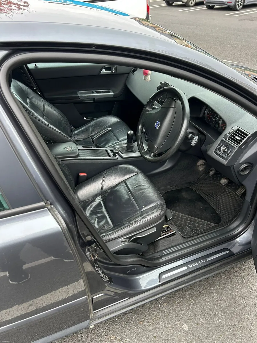 Volvo S40 manual diesel - Image 2