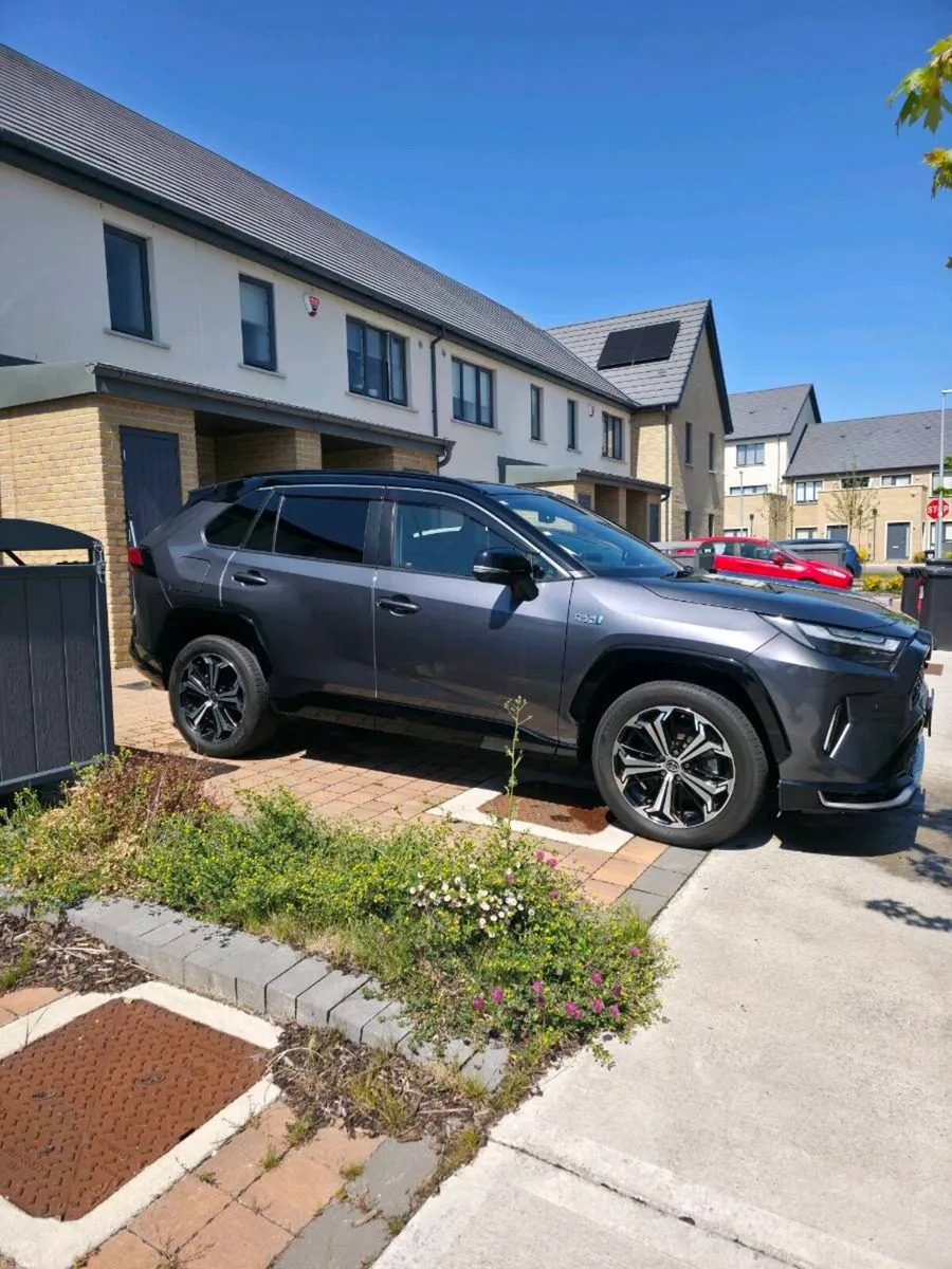 Toyota RAV4 PHV 4x4 Platinum - Image 1