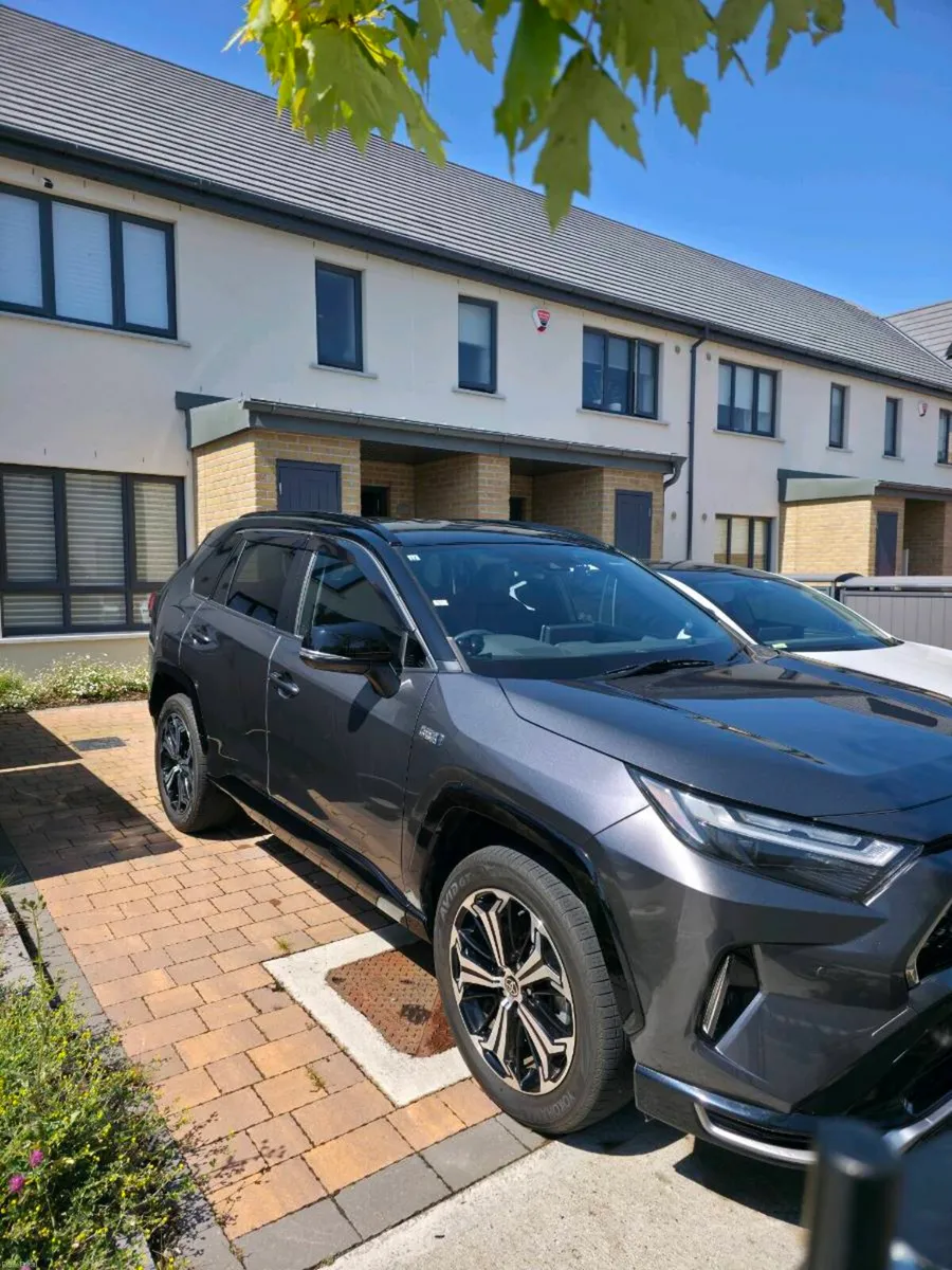 Toyota RAV4 PHV 4x4 Platinum - Image 3