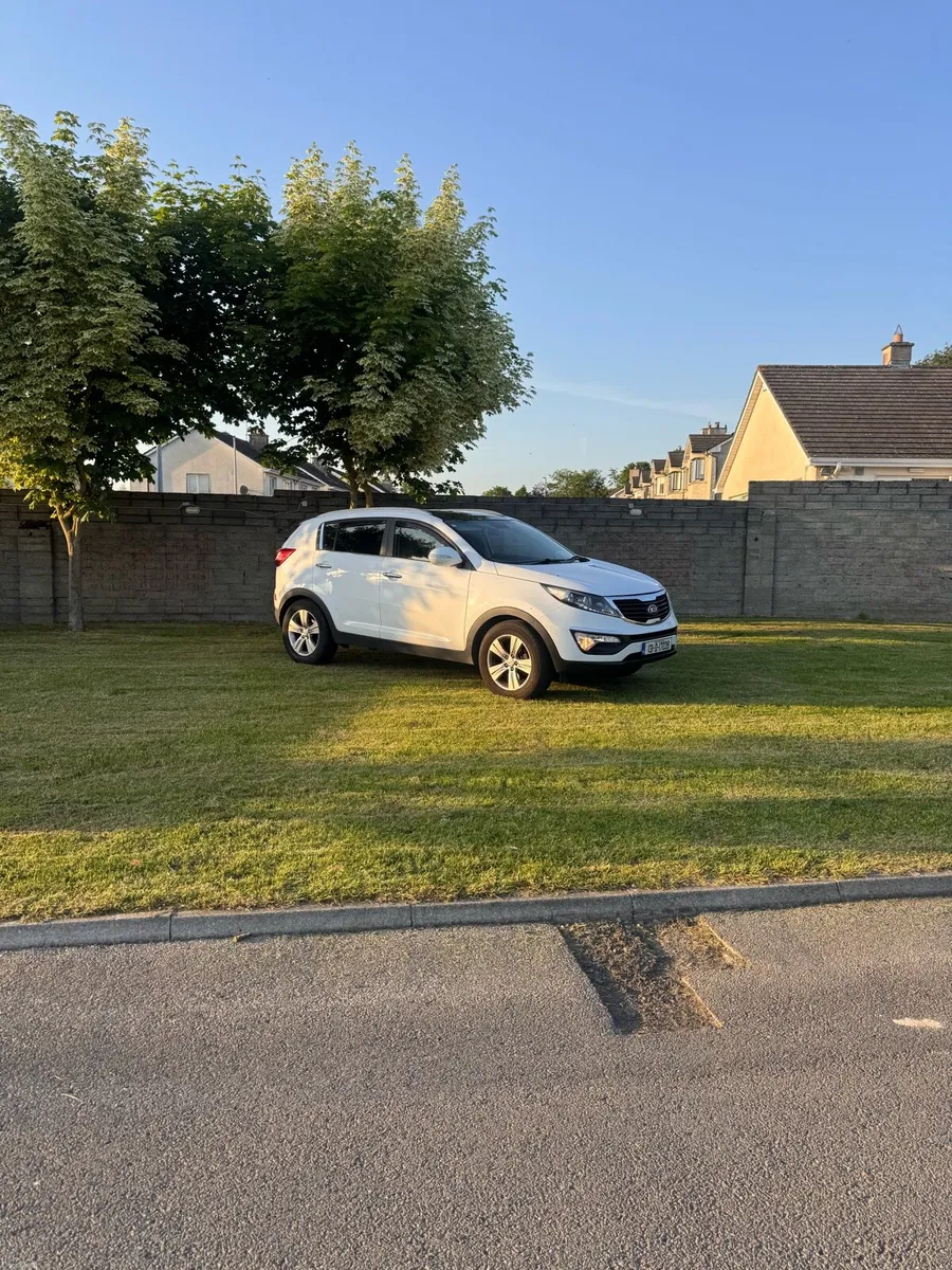 Car - Image 2