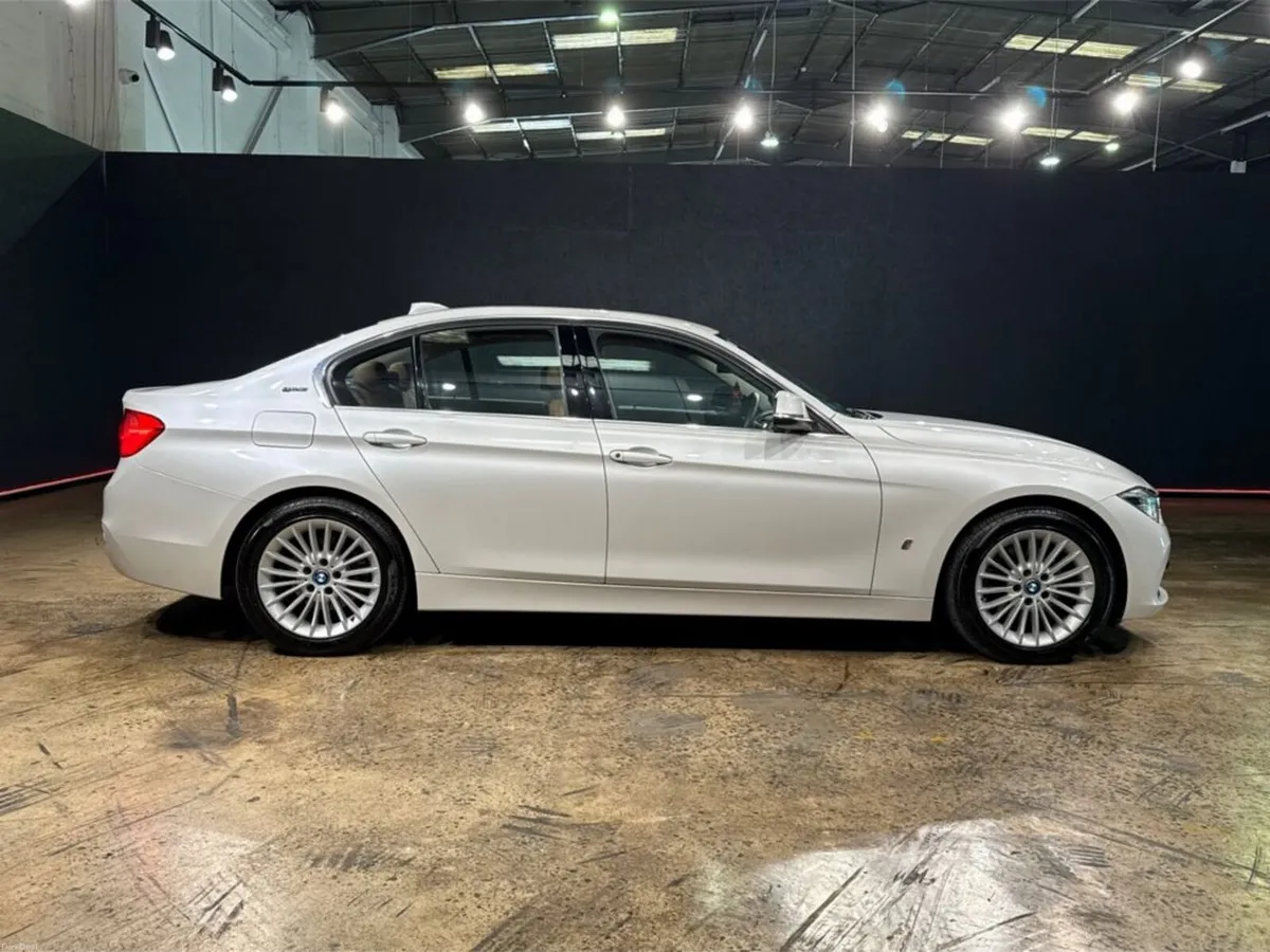 BMW 3-Series 330E 2.0 AUTOMATIC HYBRID - - Image 3