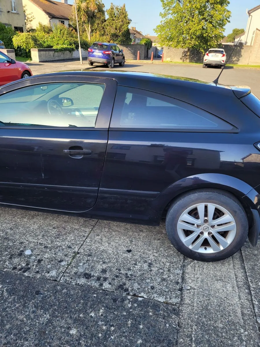 Opel Astra 2010 - Image 2
