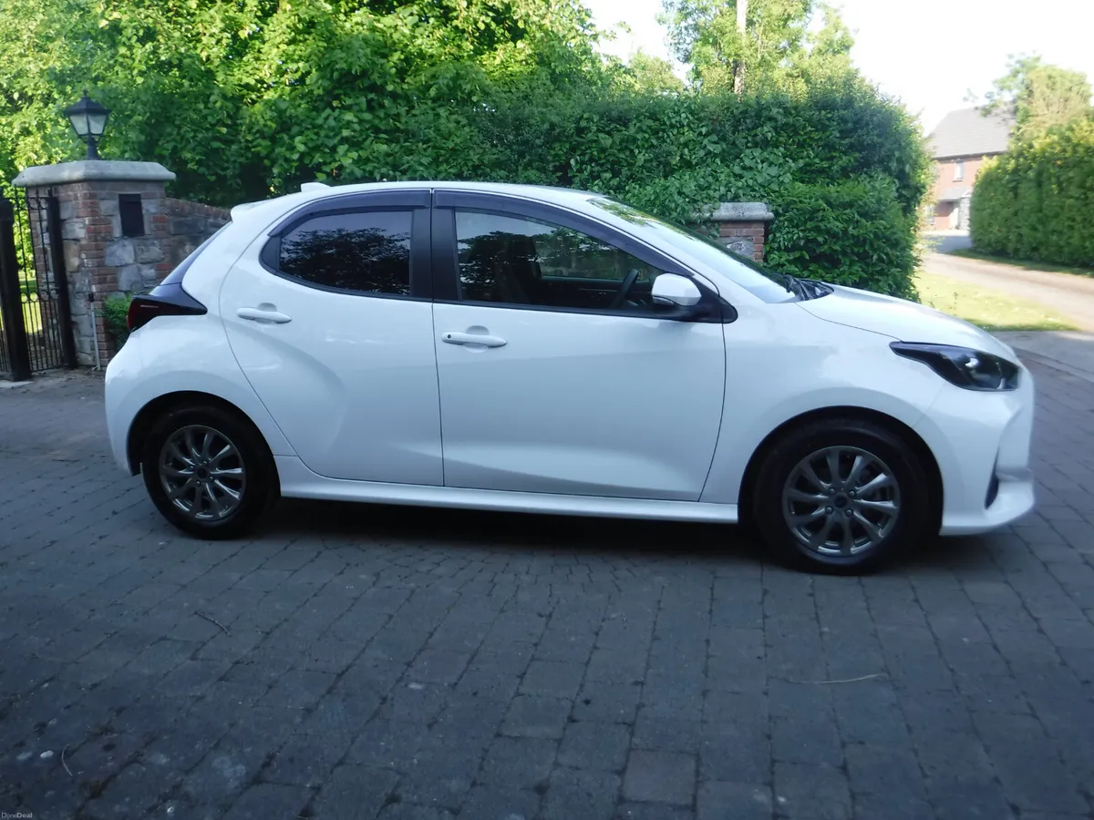 TOYOTA YARIS 1.5 AUTO HYBRID ANDROID+CARPLAY - Image 2