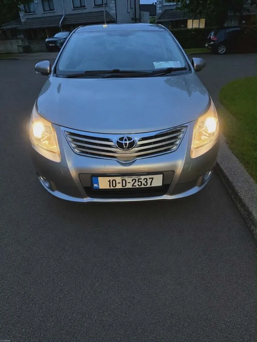 2010 Toyota Avensis - Image 1