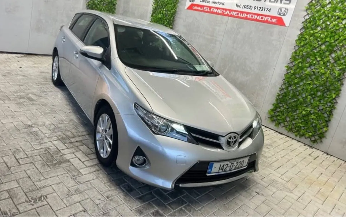 Toyota Auris 2014 - Image 2