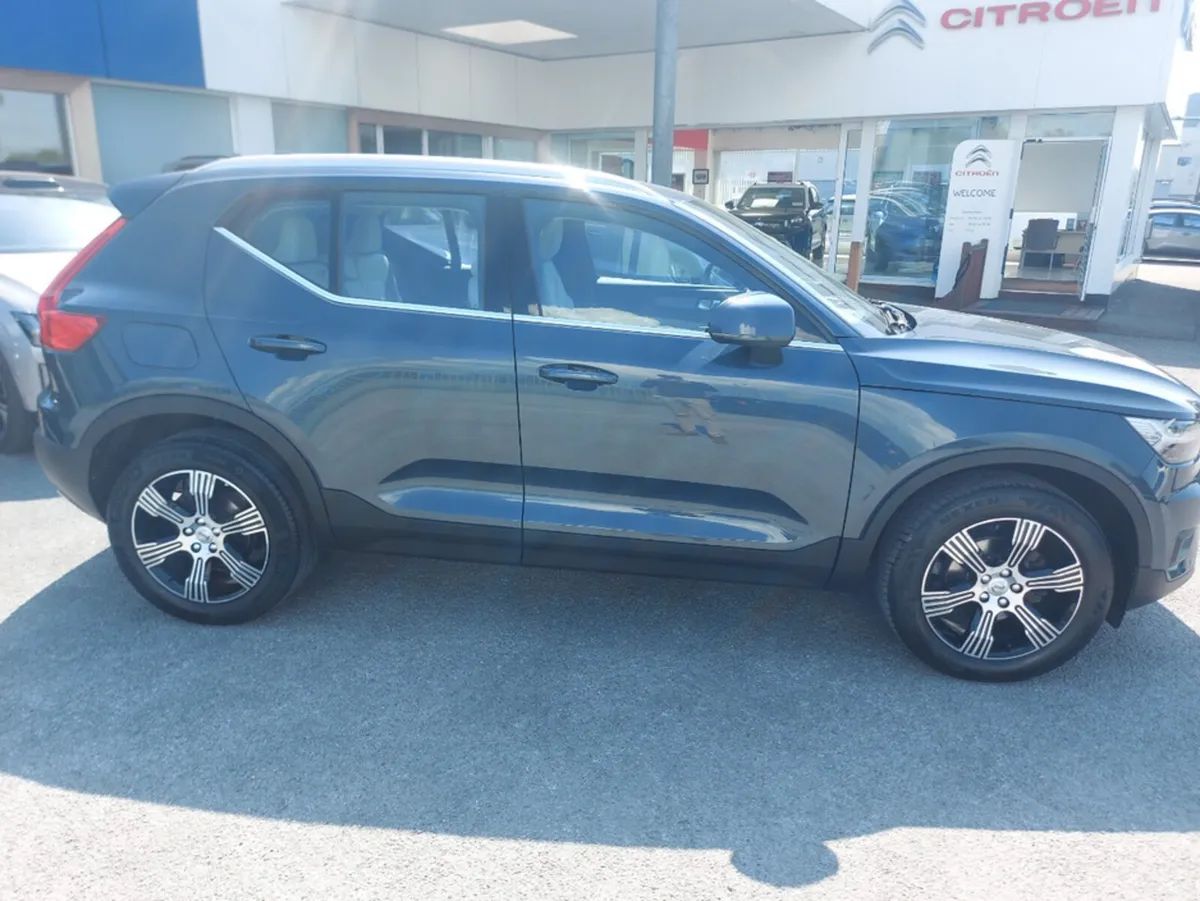Volvo XC40 T3 INSCRIPTION 5DR AUTO - Image 2