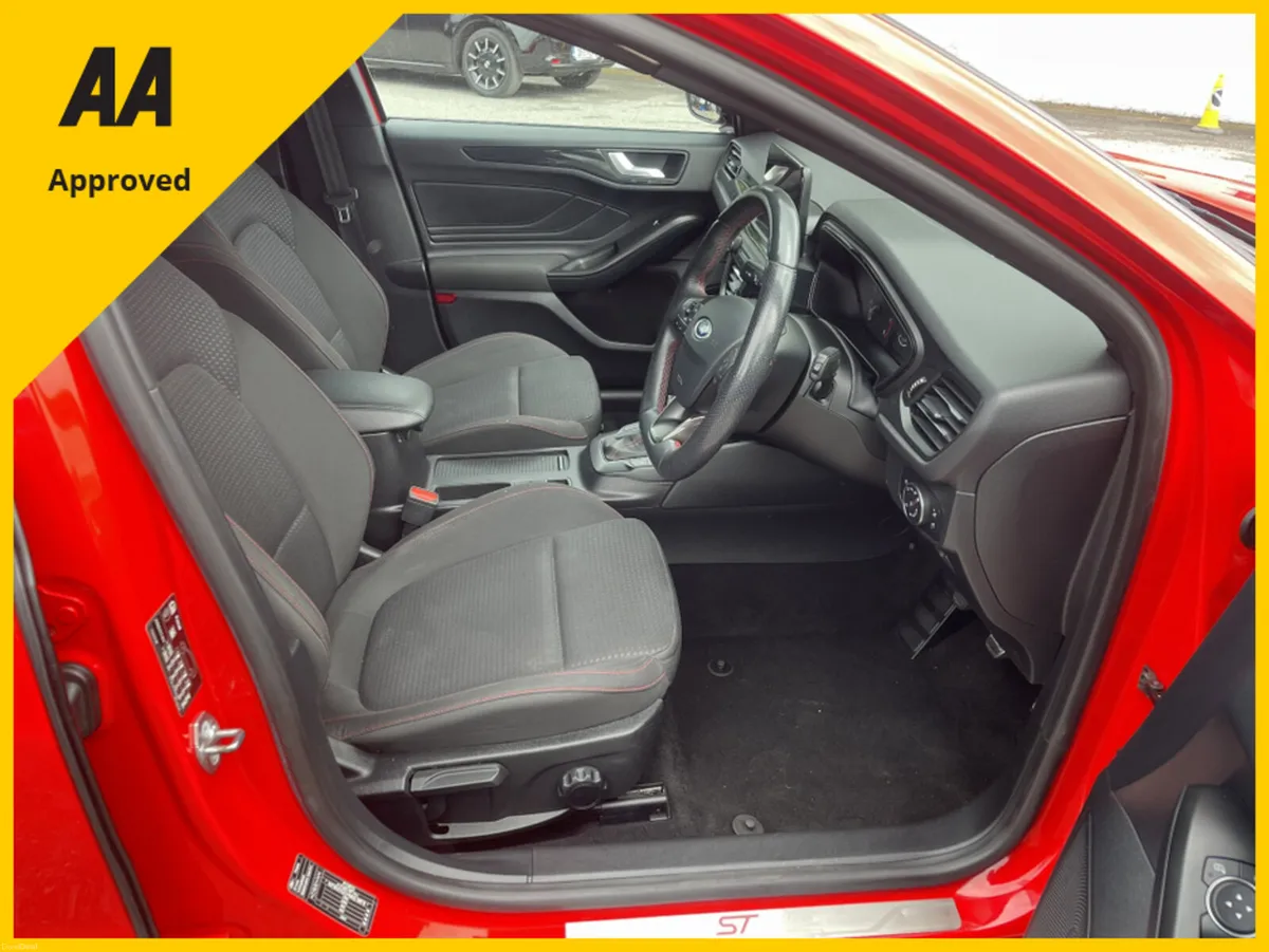 Ford Focus 1.0 T ST-LINE ECOBOOST - Image 2