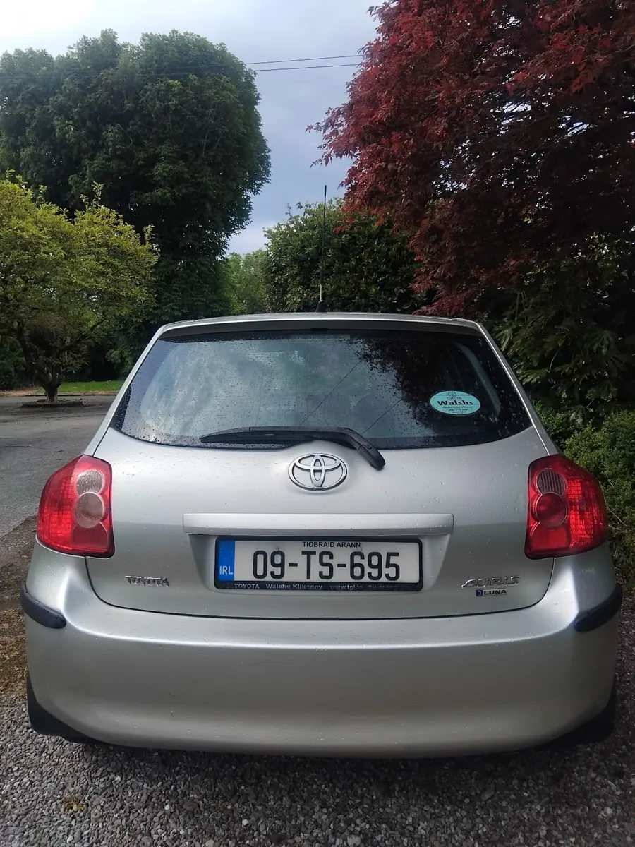 Toyota Auris 2009 - Image 2