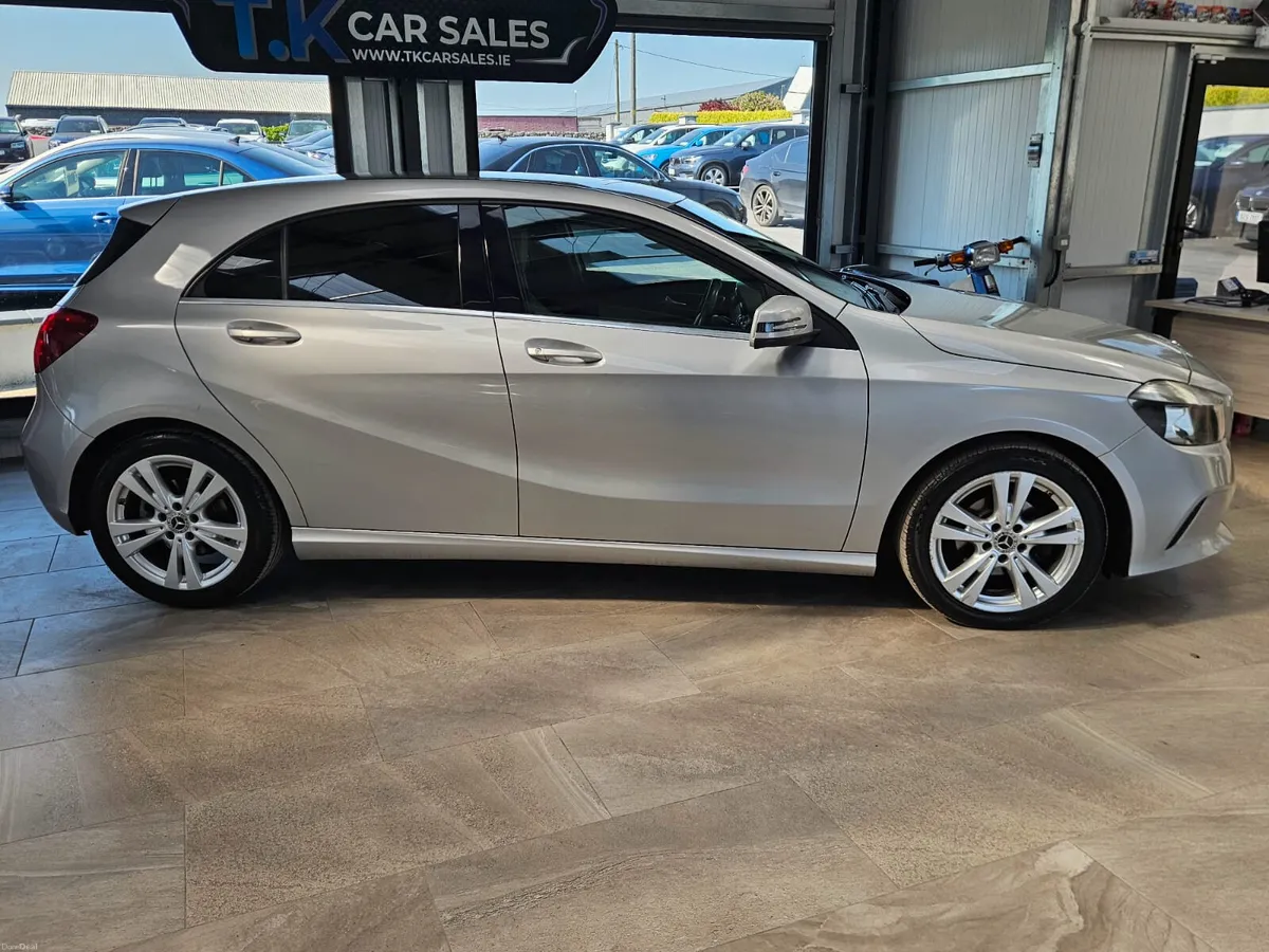 18 MERCEDES-BENZ A-180D  URBAN EDITION - Image 2