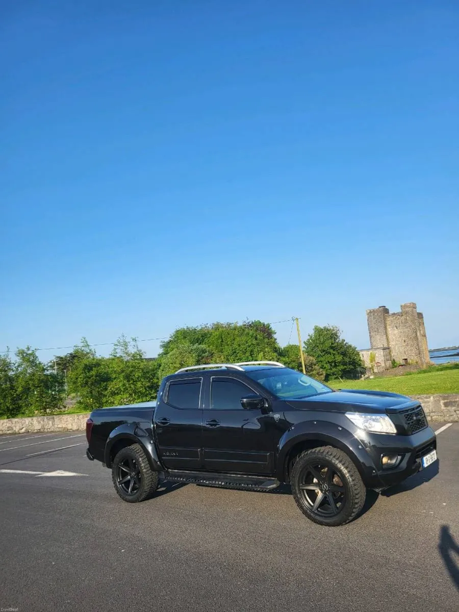 Nissan Navara 2.3dci Tekna Auto 181 - Image 2