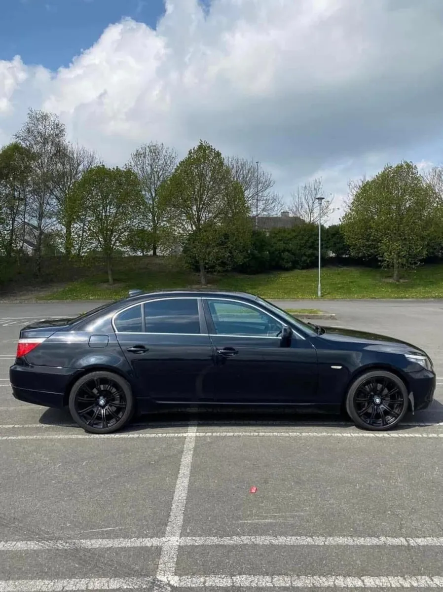 BMW 5-Series 2009 - Image 3