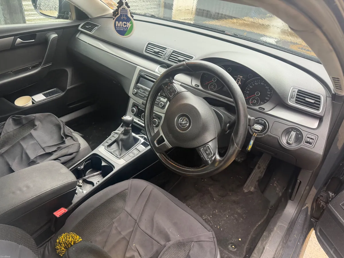 Volkswagen Passat 2011 - Image 4
