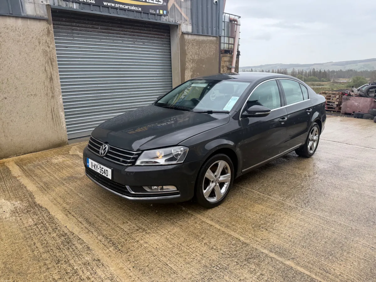 Volkswagen Passat 2011 - Image 2
